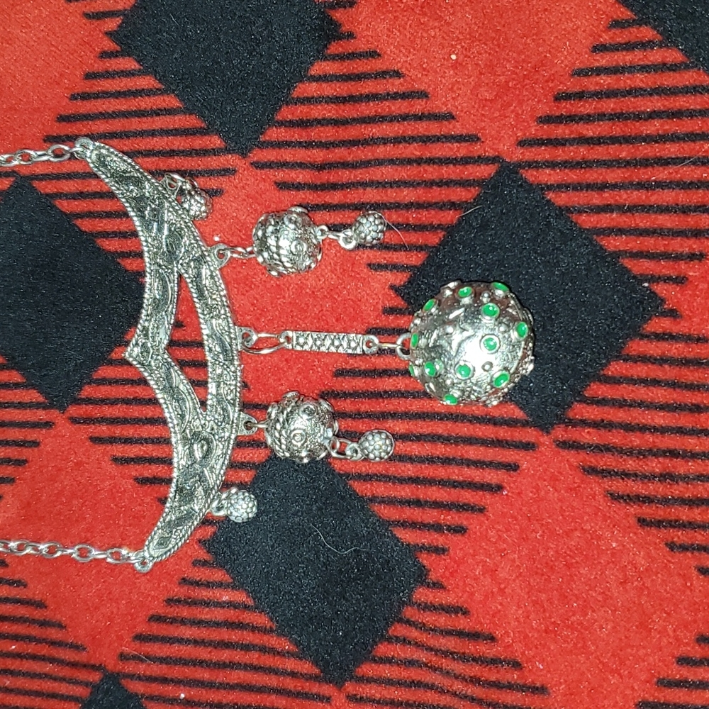 Retro Jewelry - Picture 2 of 5